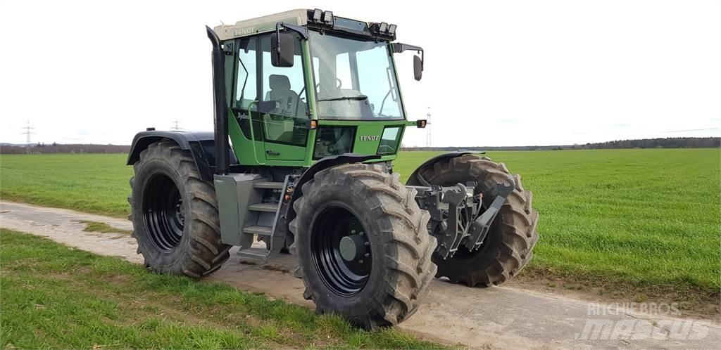 Fendt Xylon 520 Трактори