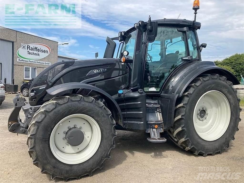 Valtra t254a mr19 Трактори