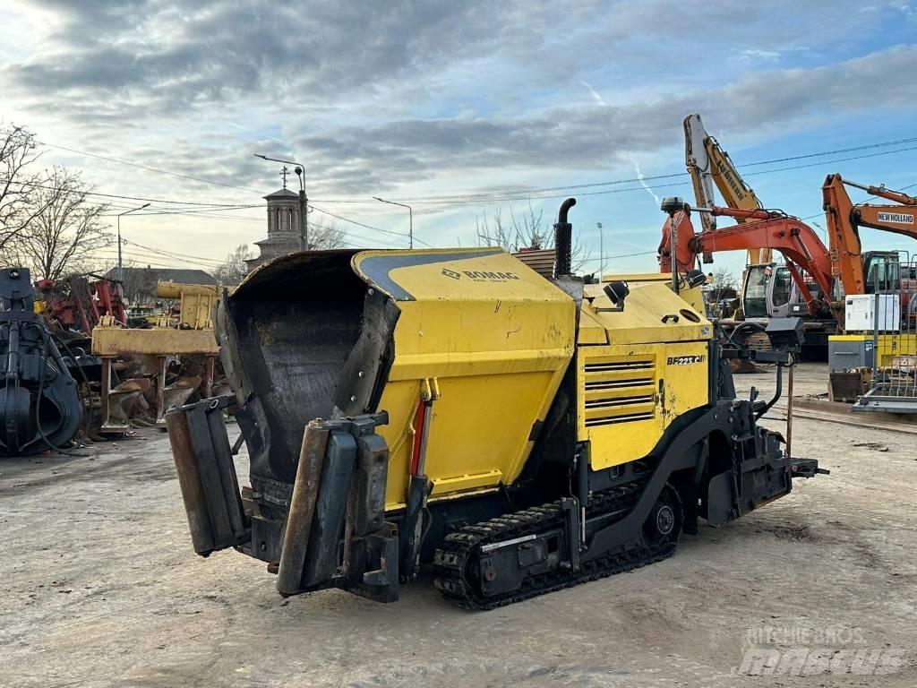 Bomag BF 223 C Машини за асфалт