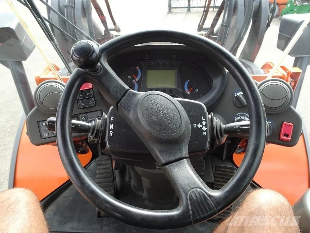 Hitachi ZW150 Колесни товарачи