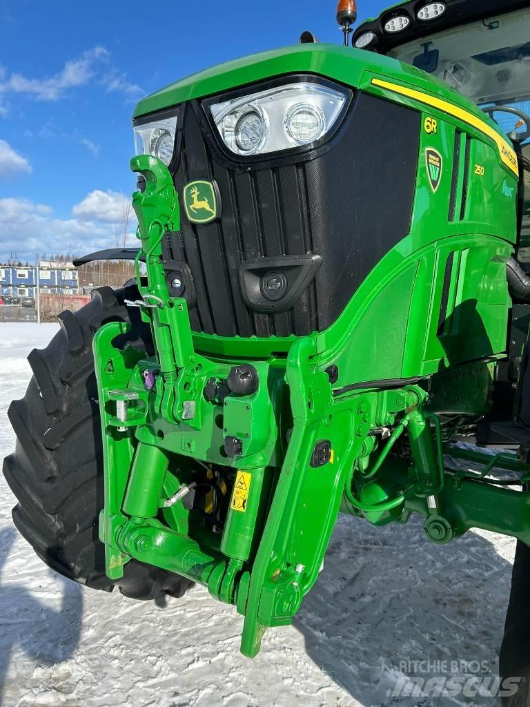 John Deere 6R 250 Трактори
