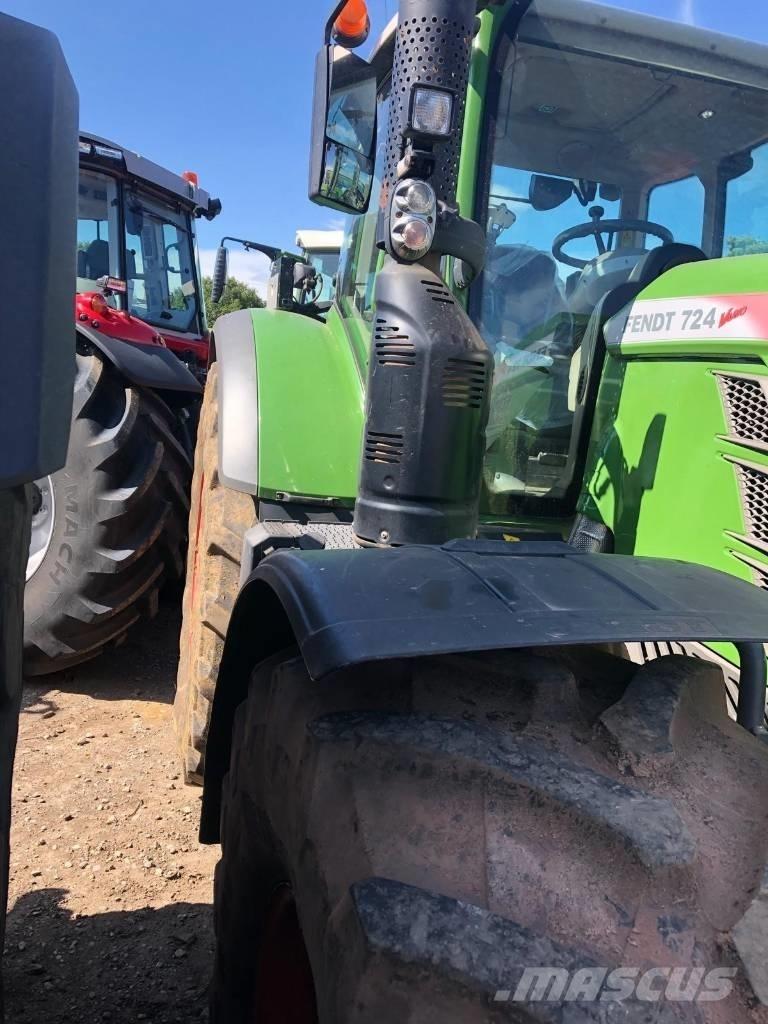 Fendt 724 Vario S4 Трактори