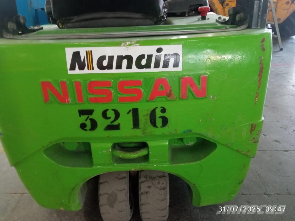 Nissan 1N1L180Q Дизелови камиони