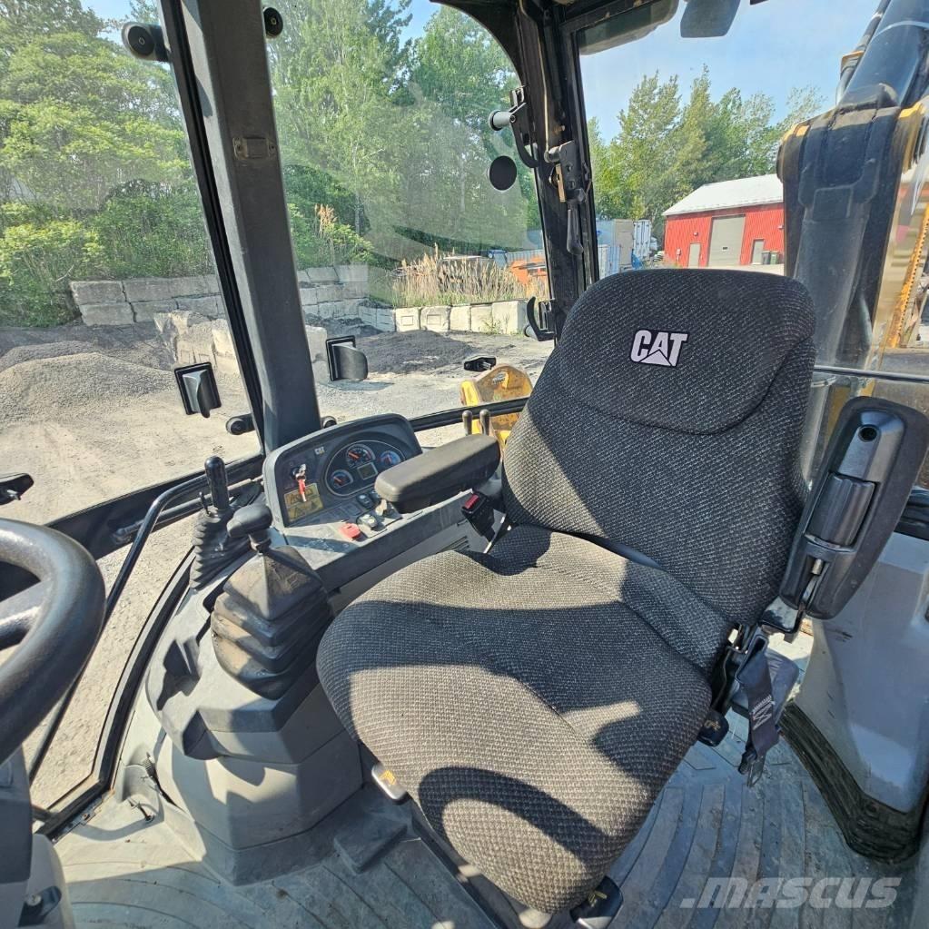 CAT 420 F Товарач със заден ексватор