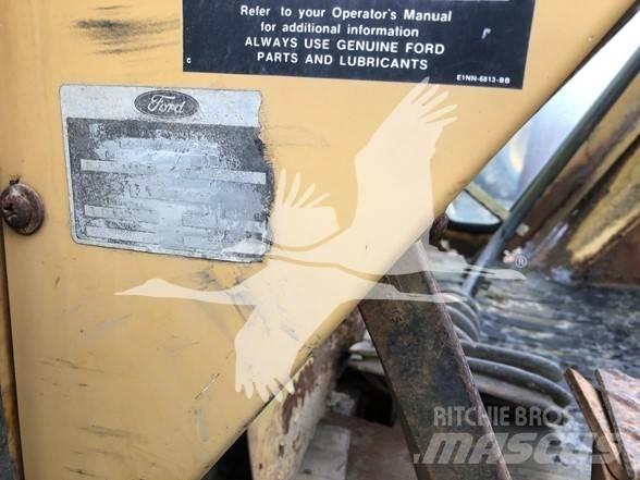 Ford 555B Товарач със заден ексватор