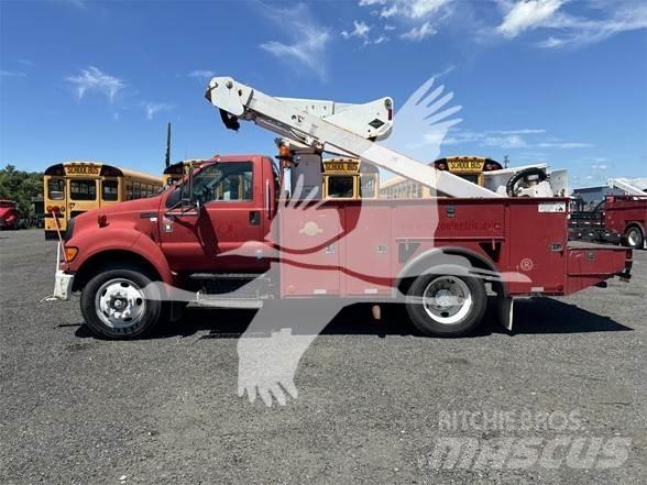 Ford F750 Моторизирани платформи с талига