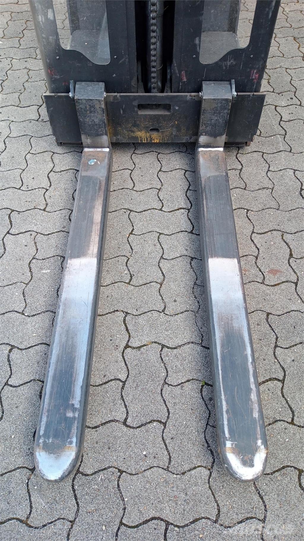 Toyota OSE100 Самоходни товарачи