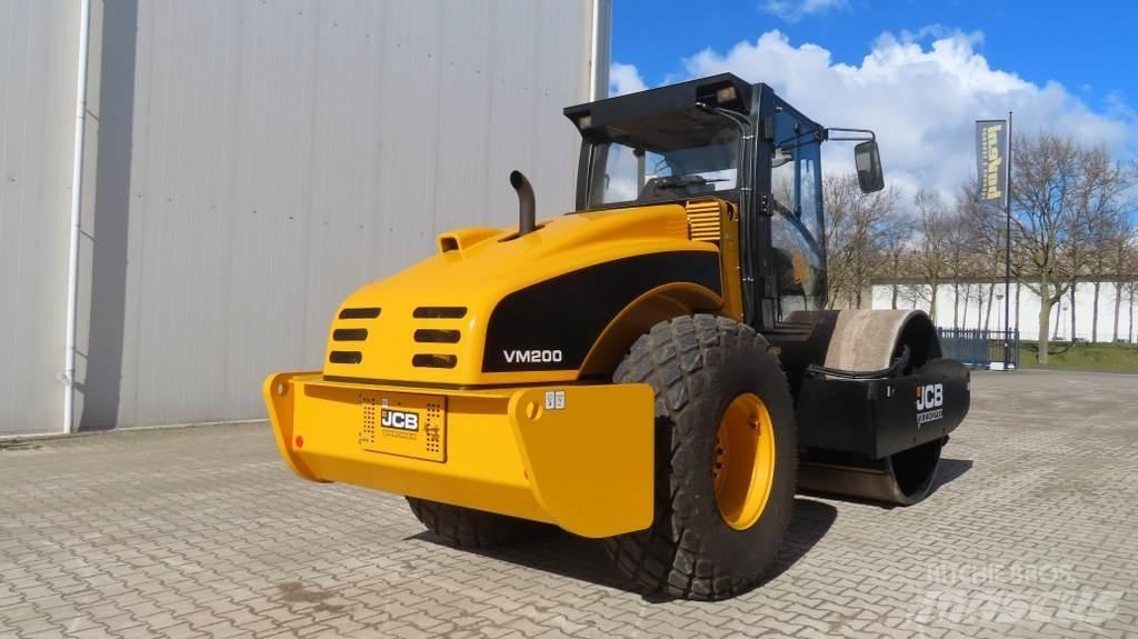 JCB VM200D Еднобарабанни ролки
