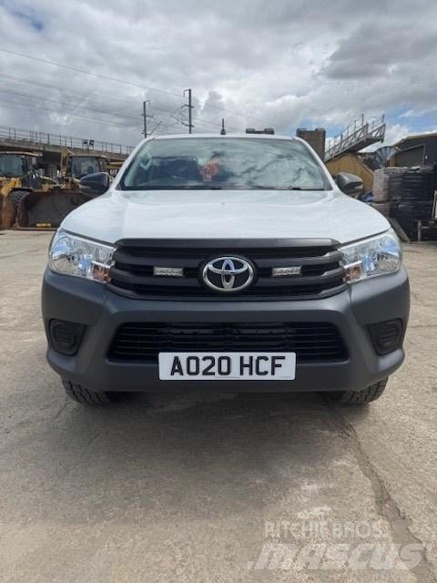 Toyota Hilux Пикапи