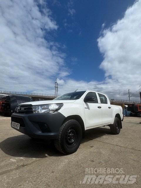 Toyota Hilux Пикапи