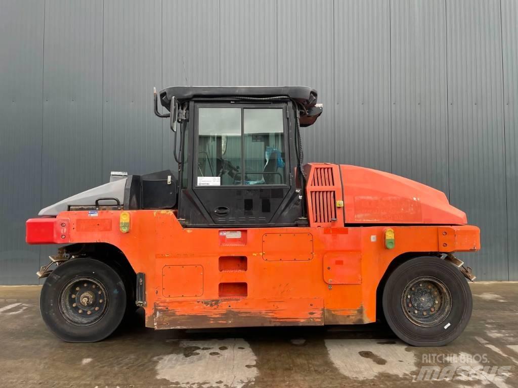 Dynapac CP224 Пневматични гумени  ролки
