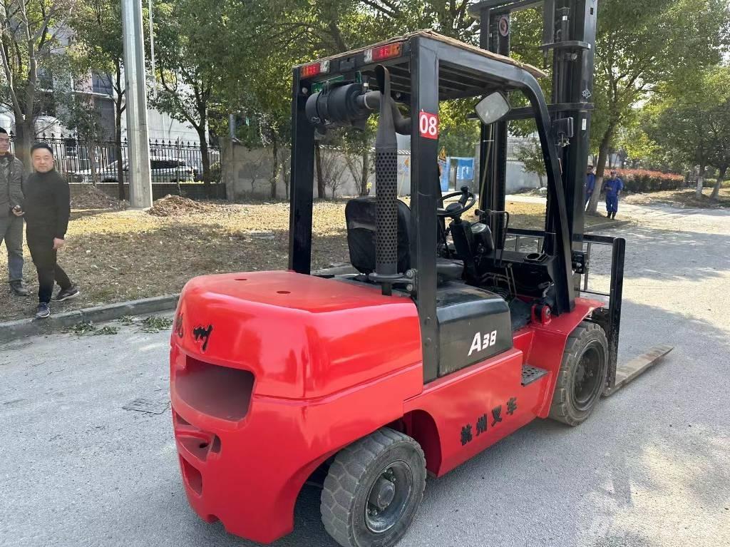 Hangcha A38 Дизелови камиони
