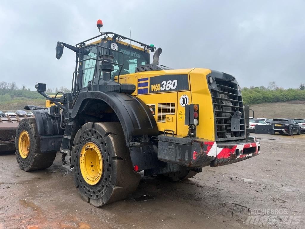 Komatsu WA380-8E0 Колесни товарачи