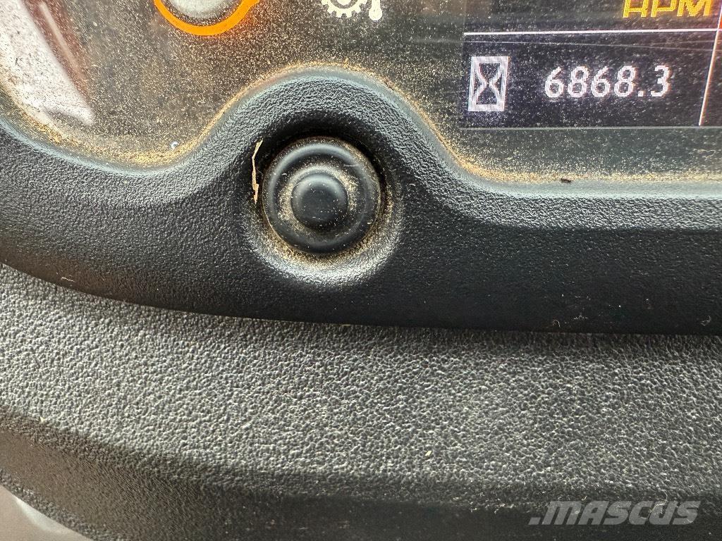 JCB 413 S Колесни товарачи