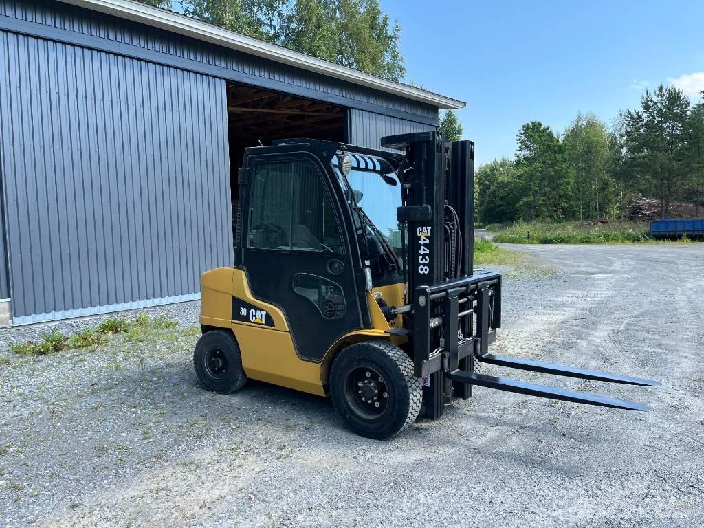 CAT DP 30 N Дизелови камиони