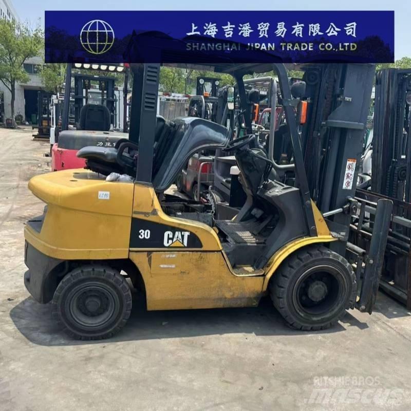 CAT DP 35 N Дизелови камиони