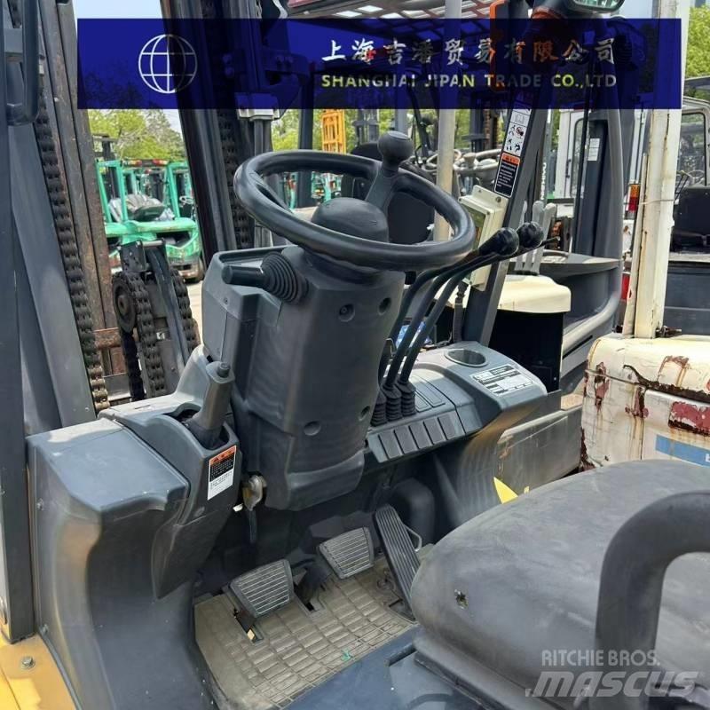 CAT DP 35 N Дизелови камиони