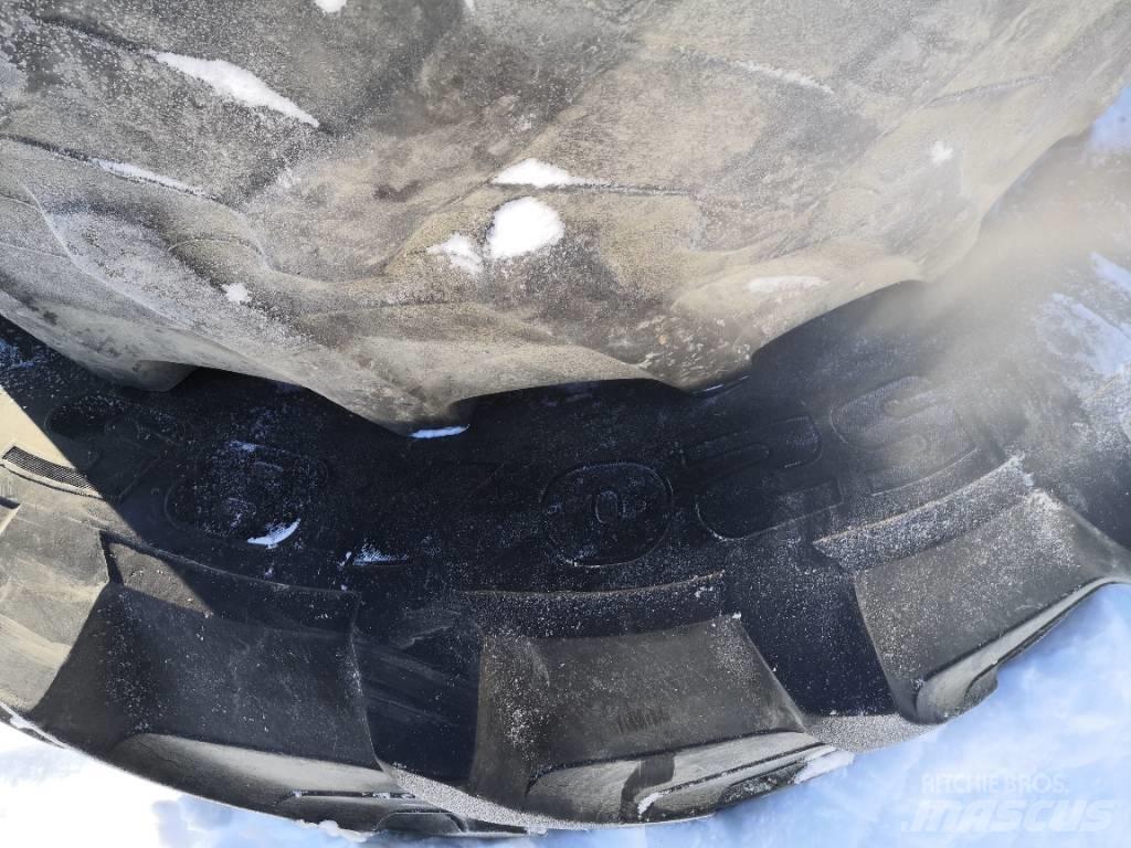 Pirelli 420/85R28 Колелета/Гуми
