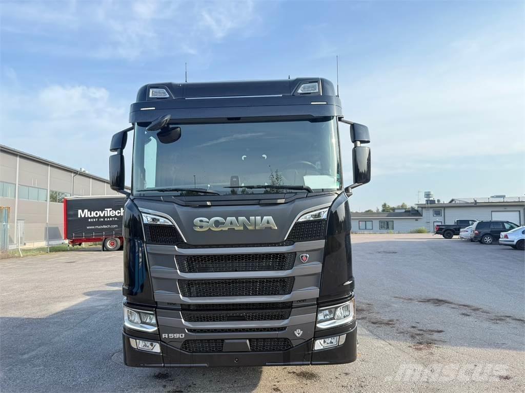 Scania R590 8x4 Камиони с кран с кука