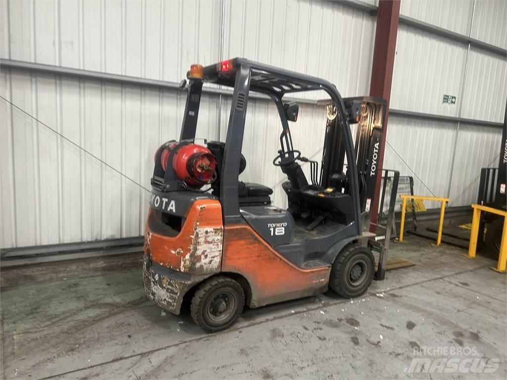 Toyota 02-8FGF18 Камиони с АГУ