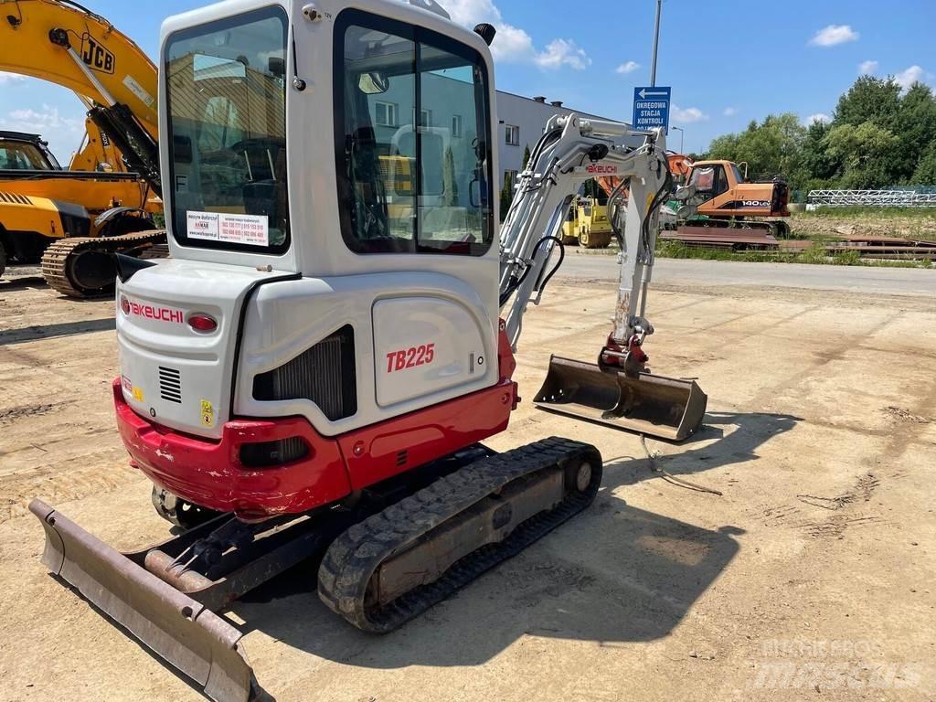 Takeuchi TB225 Мини екскаватори < 7 т