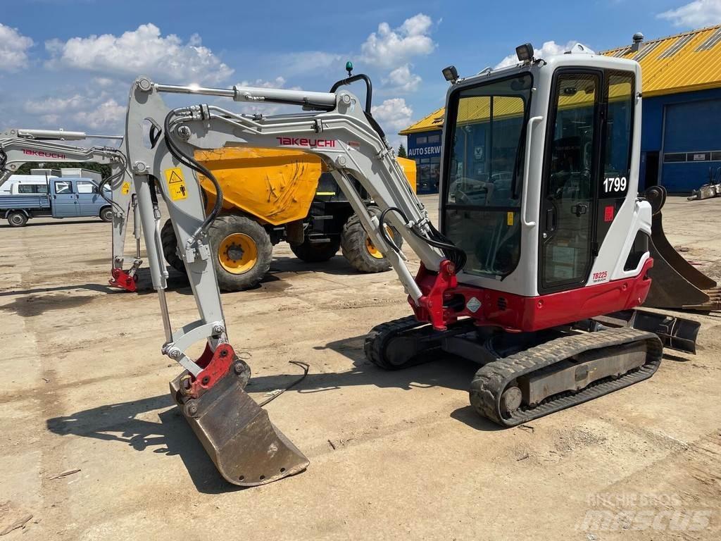 Takeuchi TB225 Мини екскаватори < 7 т