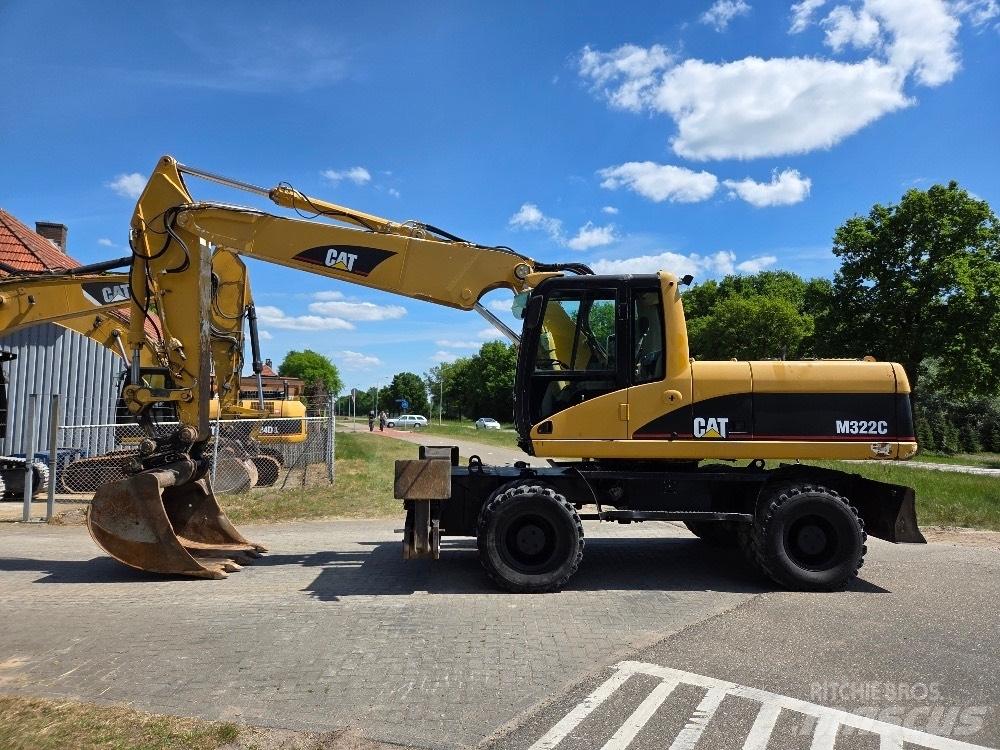 CAT M322C Колесни екскаватори