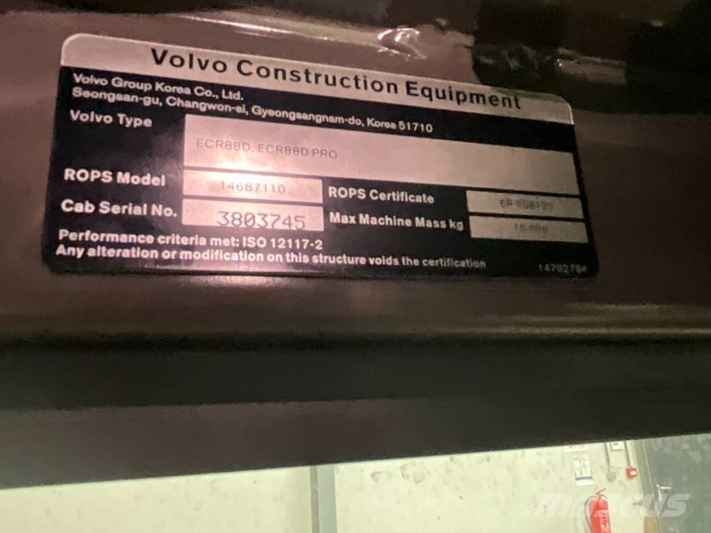 Volvo ECR 88 D Кабина