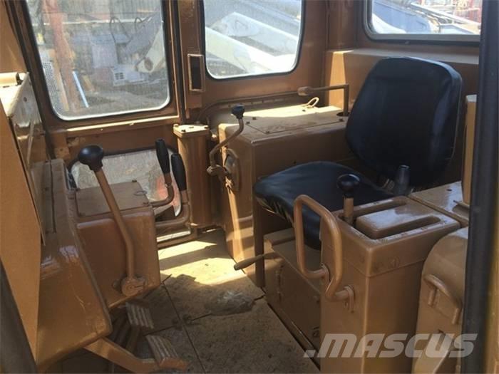 CAT D 6 D Верижни булдозери
