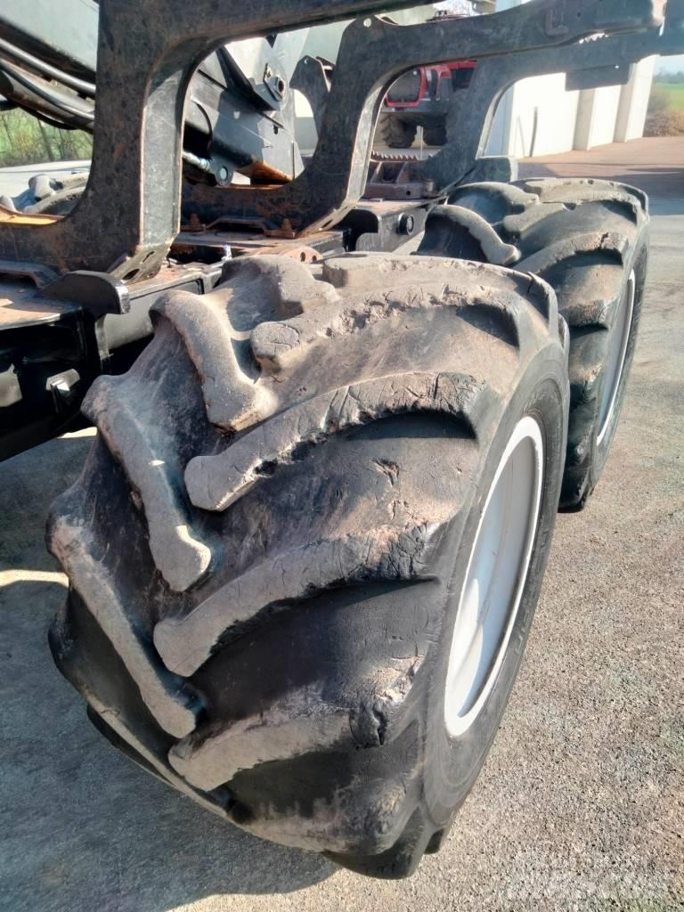 Komatsu 835 Форуардери