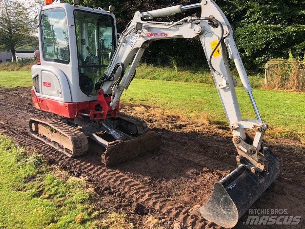 Takeuchi TB 225 Мини екскаватори < 7 т