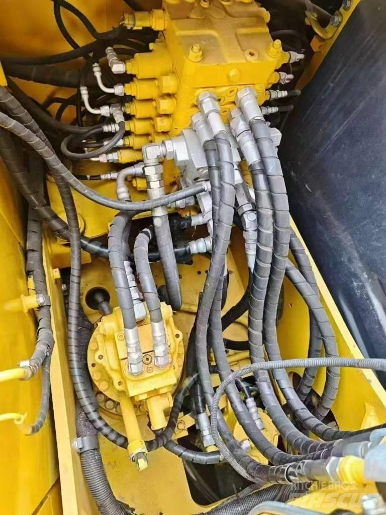 Komatsu 130-7 Верижен екскаватор