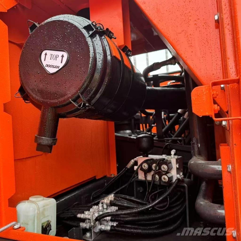Doosan DX 225 LC Верижен екскаватор