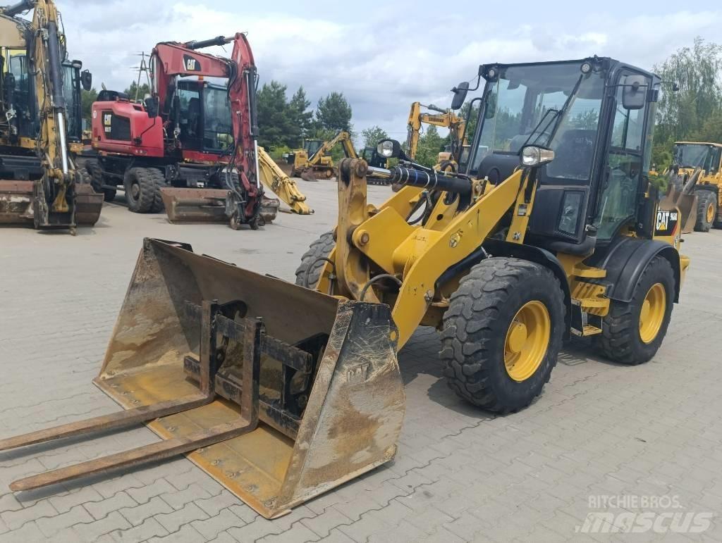 CAT 908M Колесни товарачи