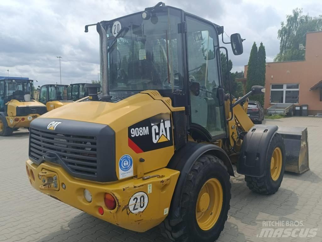CAT 908M Колесни товарачи