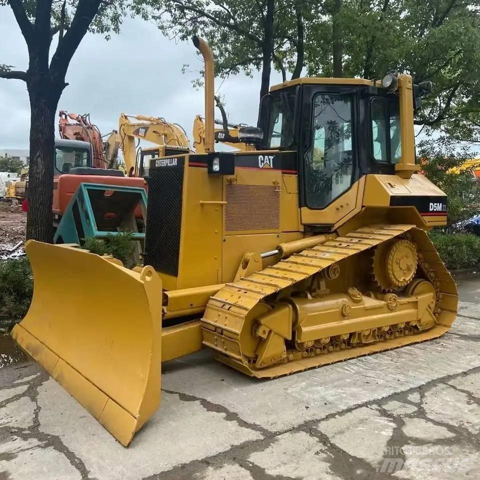 CAT D5M Верижни булдозери
