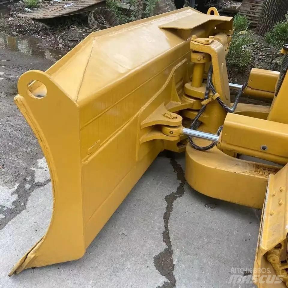 CAT D5M Верижни булдозери
