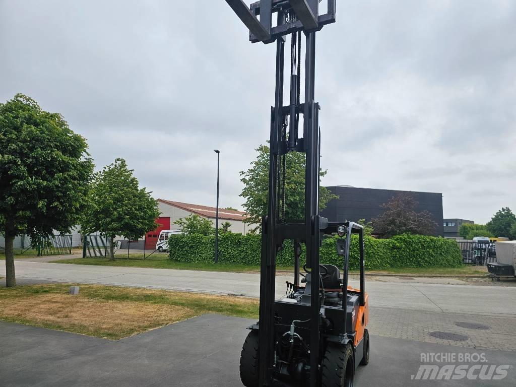 Doosan D 35 S-7 Дизелови камиони