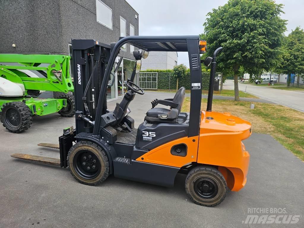 Doosan D 35 S-7 Дизелови камиони