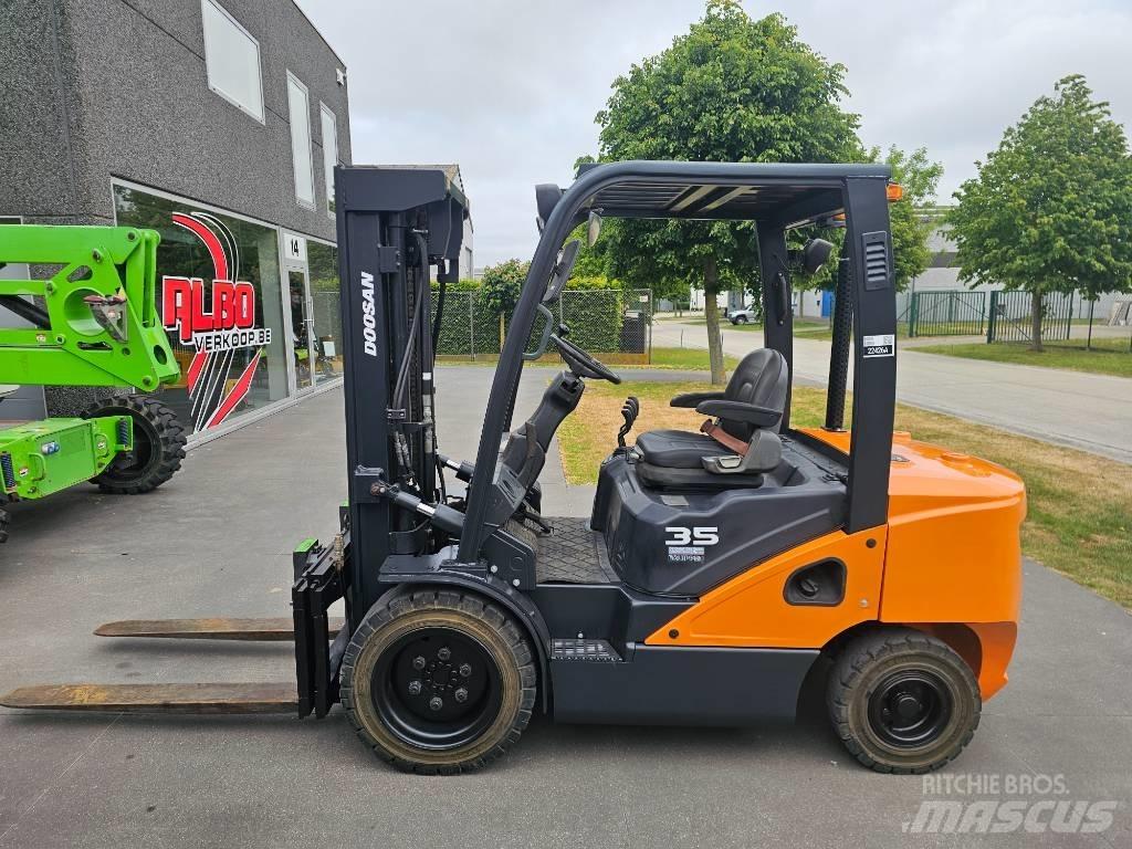 Doosan D 35 S-7 Дизелови камиони