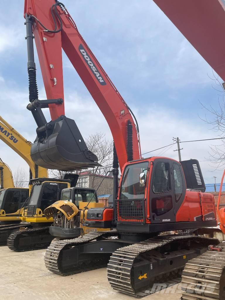 Doosan DX 225 Верижен екскаватор