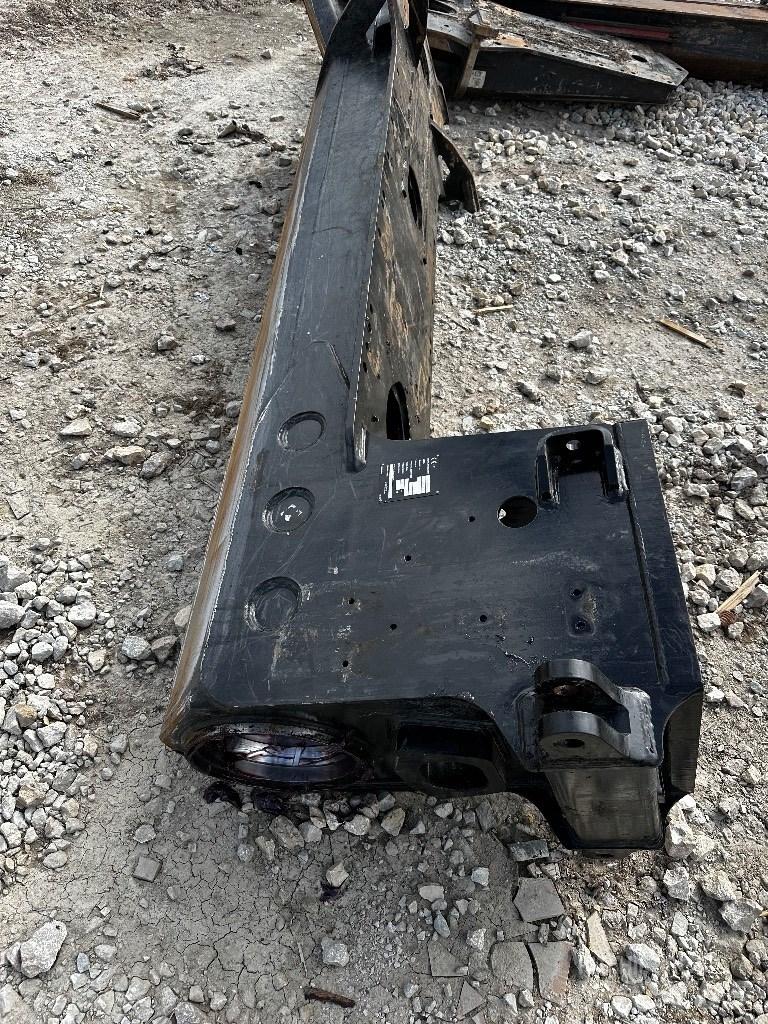 Komatsu 895 Шаси