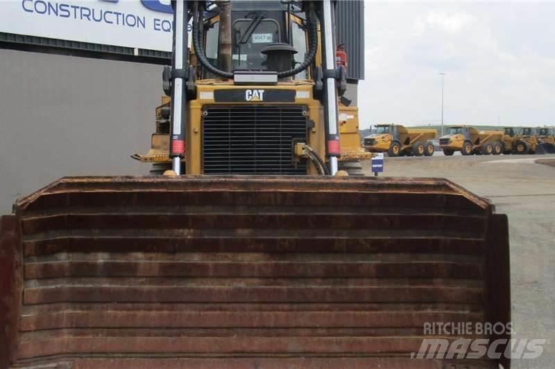 CAT D6R Верижни булдозери
