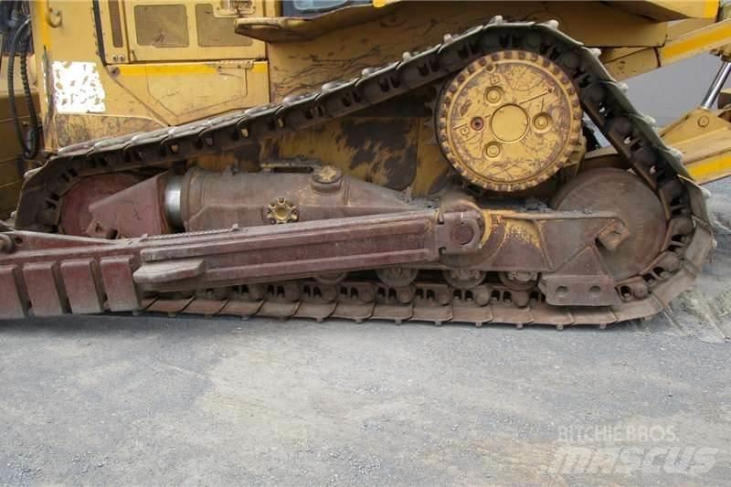 CAT D6R Верижни булдозери

