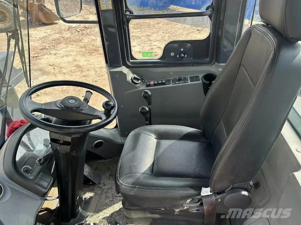 XCMG LW 300 F Колесни товарачи