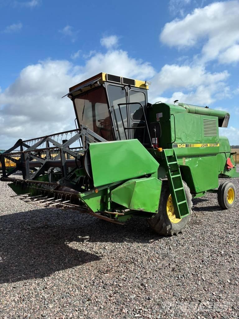 John Deere 1042 Комбайни