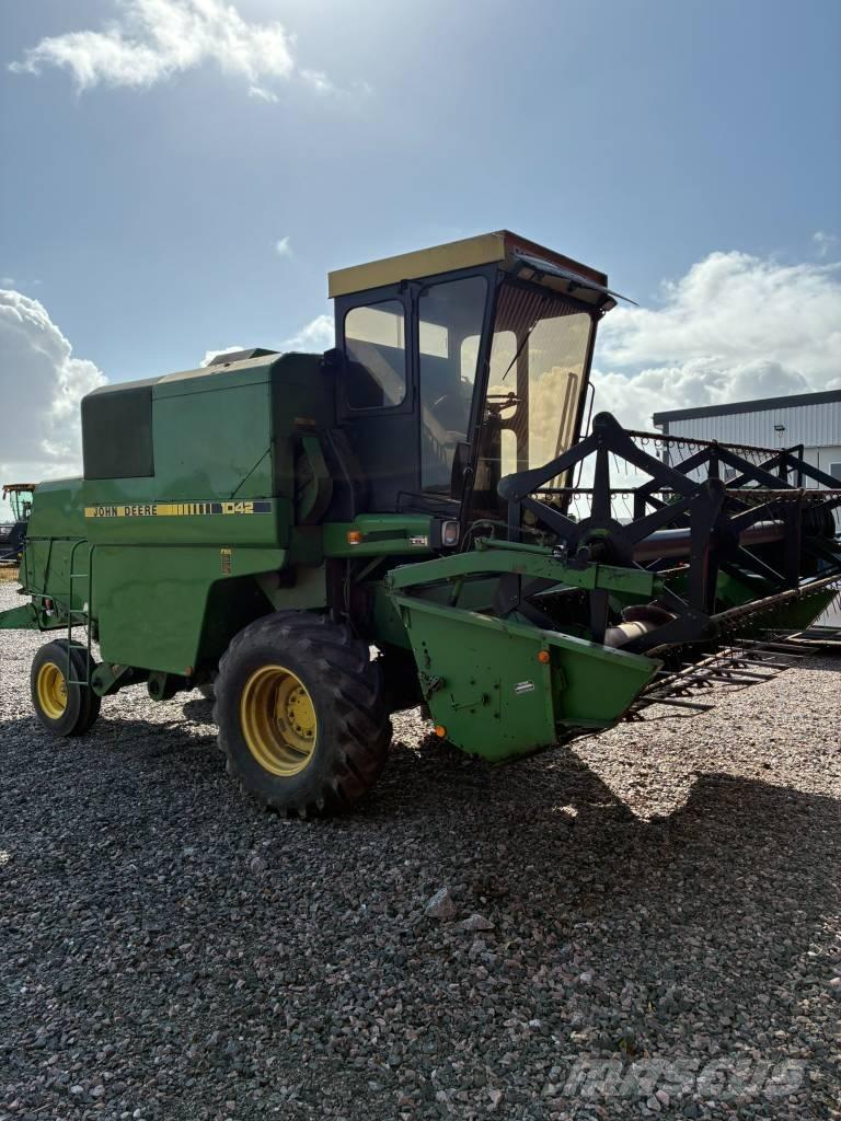 John Deere 1042 Комбайни
