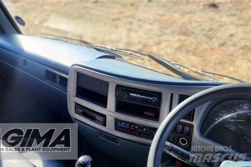 Nissan UD80 Други