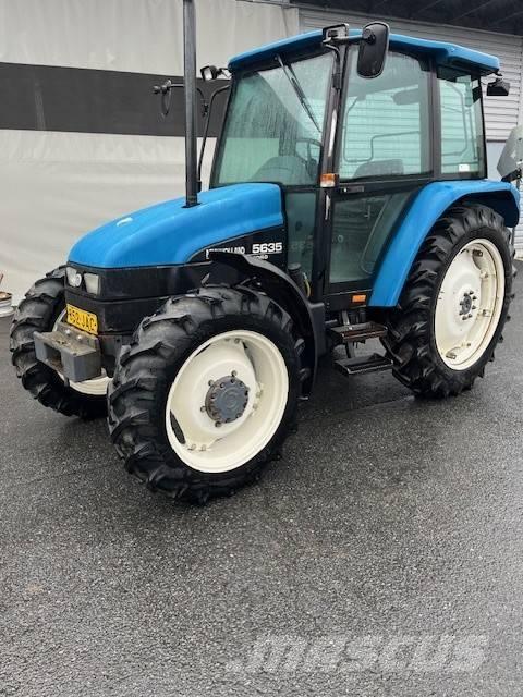New Holland 5635 Трактори