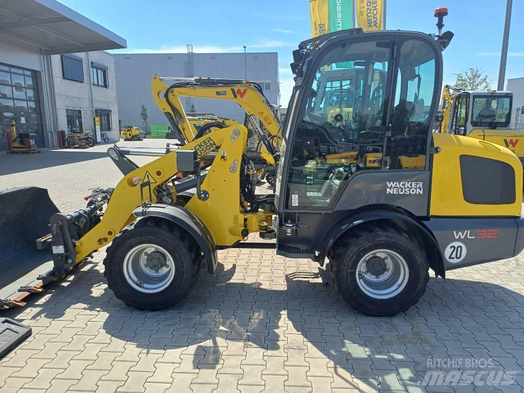 Wacker Neuson WL32 Колесни товарачи